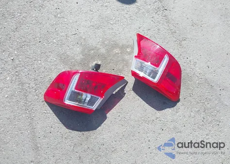 2013 Toyota Camry Hybrid Xle z USA, uszkodzony, nr VIN 4T1BD1FK1DU083931